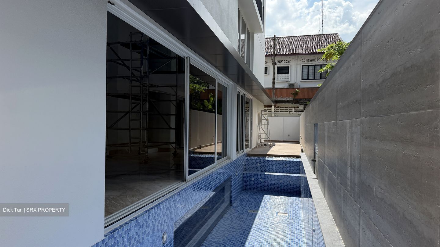 Brighton Crescent (D19), Terrace #564158301